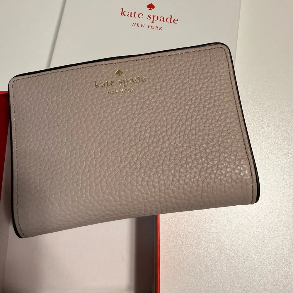 Kate Spade Blush Leather Wallet - Picture 3 of 6